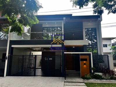 Four Bedrooms House for sale Near Clark Angeles Pampanga on Carousell