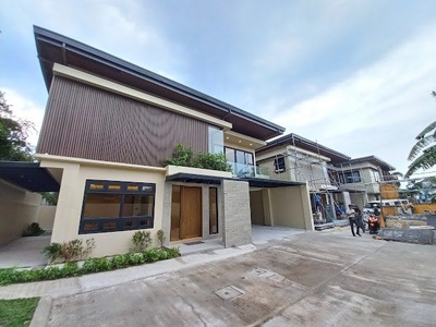 House and lot for sale in BF HOMES on Carousell