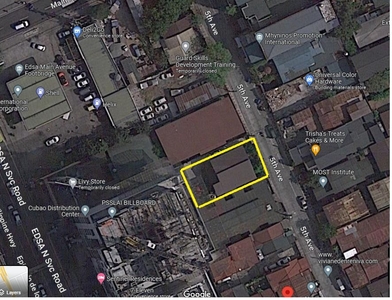 LOT FOR SALE WITH OLD HOUSE (DILAPIDATED) LOCATED IN 5TH AVENUE