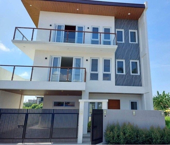 Modern House For Sale in Greenwoods Pasig on Carousell
