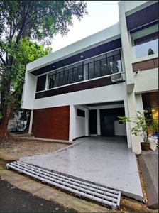 Townhouse For Rent In San Lorenzo, Makati