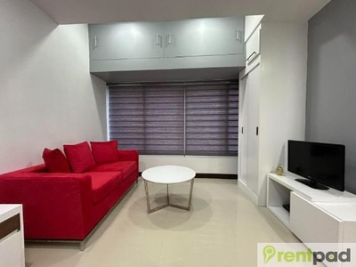 Bright Modern and Newly Renovated One Central Studio Unit