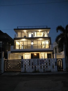 3 storey house House and lot for sale