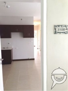3BR condo, balcony with panoramic view of Makati and Pasay skylines