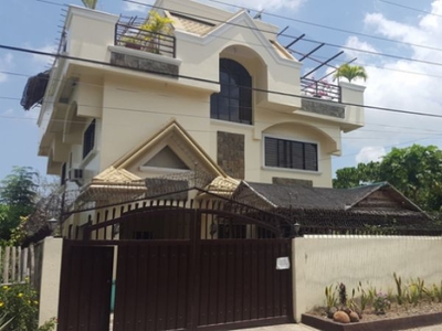 5BD Fully Furnish, 2 Storey House and Lot with Roof Deck as garden