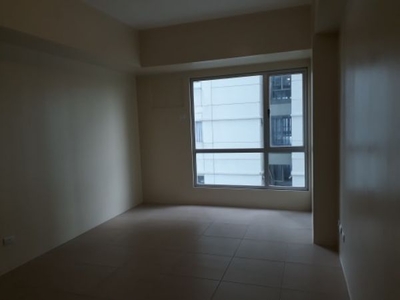 For Sale Studio Unit in Park Triangle in Taguig near Uptown Mall