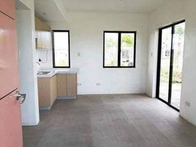 2beroom with garage walking distance to SM and Robinson Sta,rosa Single attached