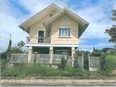 House and Lot with 3 bedrooms and 2 bathrooms