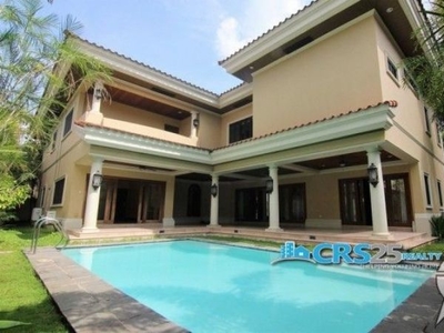 House with Swimming Pool For Sale in Cebu