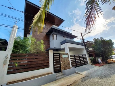 three(3) storey mOdern house in KIngsville Court antipolo City near Xentro