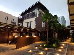 Townhouse For Rent In South Triangle, Quezon City