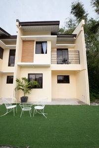 Townhouse For Sale In Bulo, Victoria