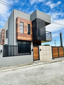 3Bedroom House and Lot at Southwind Exclusive Subd. Near Business center Manila