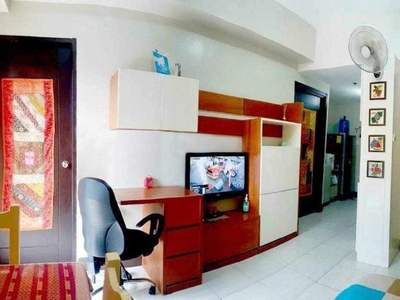 Paranaque 2 Bedroom w/ balcony for sale & parking near Airport