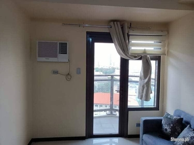 Pasay 1 BR w/ balcony along Roxas Bvd. for sale