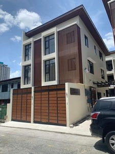 Townhouse For Rent In Kaunlaran, Quezon City