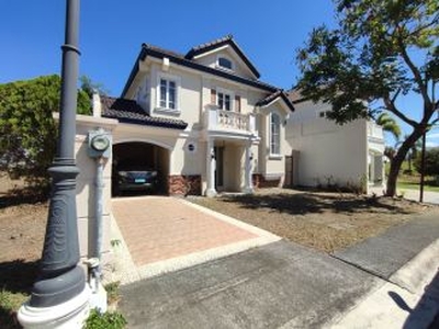 For Sale Pre-Selling High Ceiling Modern 3 Storey Duplex House in Las Piñas