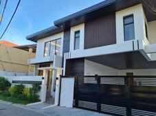 Spacious Single Detached Modern House in BF Homes Pque few Steps to Aguirre ave. With high Security