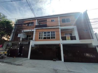 House For Sale In Pinyahan, Quezon City