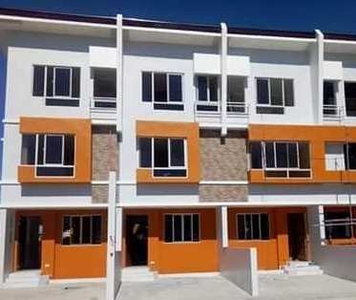 Townhouse For Sale In Pulang Lupa Uno, Las Pinas