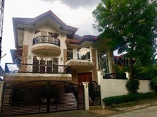 FOR RENT/SALE: 4 BEDROOM HOUSE AND LOT IN AN UPSCALE AND EXCLUSIVE SUBD IN Q.C