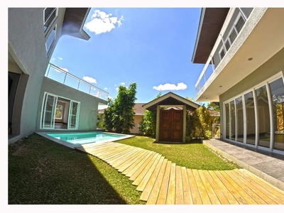 Modern House with Pool for sale at Maria Luisa Subdivision