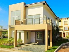 Single attached 4 bdrm 3 T&B w balcony with 24 hour security