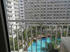 1 Bedroom with balcony for rent In Shell Residences