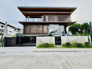 House For Sale In Batasan Hills, Quezon City