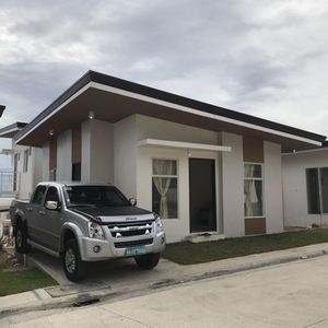 Fully Furnished 2 Bedroom House with Full AC Unit for Rent in Minglanilla, Cebu