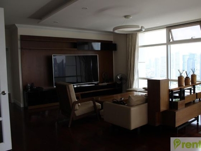 Nice Fully Furnished 3 Bedroom Condo at One Roxas Triangle Makat