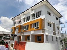 3 Floors 4 Bedrooms House and lot in Las Pinas near Airport SM Sucat