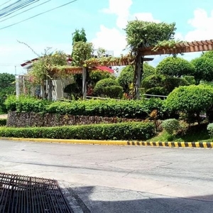 3Storey townhouse fully furnished located in cebu city