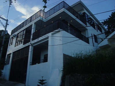 5 Bedroom 3 Story House Overlooking the City