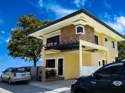 5 Bedrooms House and Lot for Sale in Metrogate Silang Estates