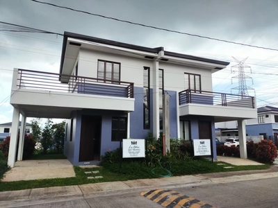 Affordable Duplex House with Balcony in Santo Tomas Batangas