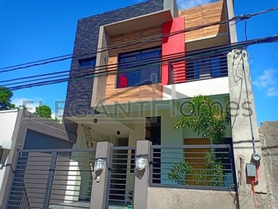 ELEGANTLY FINISHED SINGLE ATTACHED HOUSE AND LOT IN PILAR VILLAGE LAS PINAS