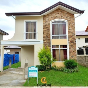 House and lot for sale in Pampang Near mall CATHERINE MODEL