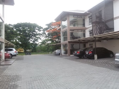 Nice low rise resort style t st2BR condo for rent - Las Pinas Metro Manila - must see to appreciate - good for family