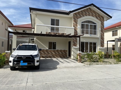 Villa For Rent In Cabalantian, Bacolor