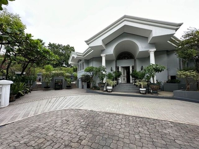 House For Sale In North Forbes, Makati