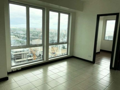 2BEDROOM CORNER UNIT FOR SALE IN SAN LORENZO PLACE MAKATI CITY 30K MONTHLY