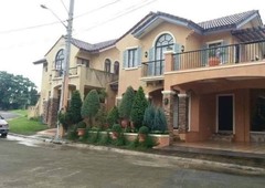 Luxurious 2-Storey House at Valenza Crown Asia Laguna