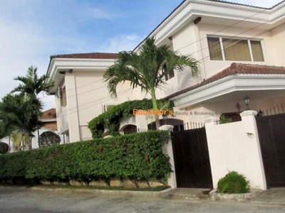 Rush Sale House and Lot with 5BR Corner Unit near Imperial Palace