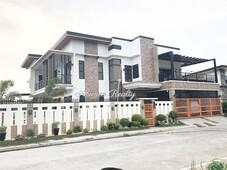 Gorgeous House in Bacolod City (with swimming pool)