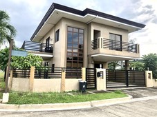 2 STOREY HOUSE FOR RENT