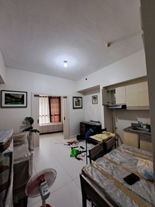 For Sale: 1 Bedroom Unit in Salcedo Square along L.P Leviste Street, Makati City