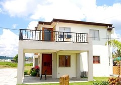 Single attached house 4 bdrm near school 30 min frm Makati