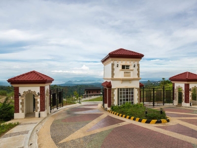 Overlooking Lot for Sale Twin Lakes Tagaytay