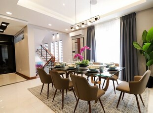 Townhouse For Sale In Central Manila, Manila